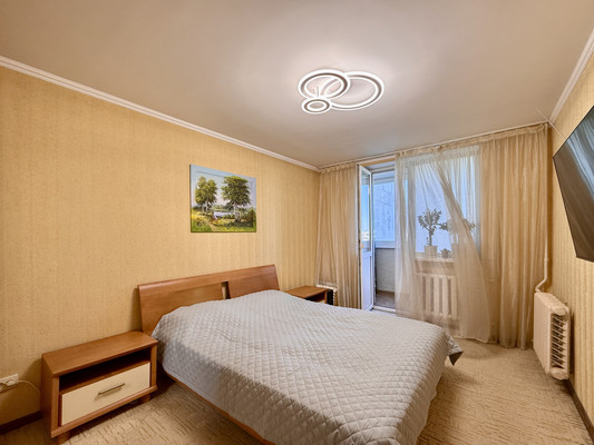 Продам трехкомнатную (3-комн.) квартиру, 1 Конной Армии ул, 11, Симферополь г