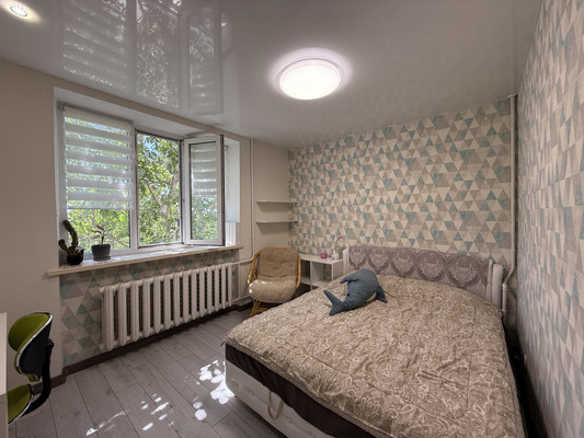 Продам трехкомнатную (3-комн.) квартиру, 1 Конной Армии ул, 11, Симферополь г