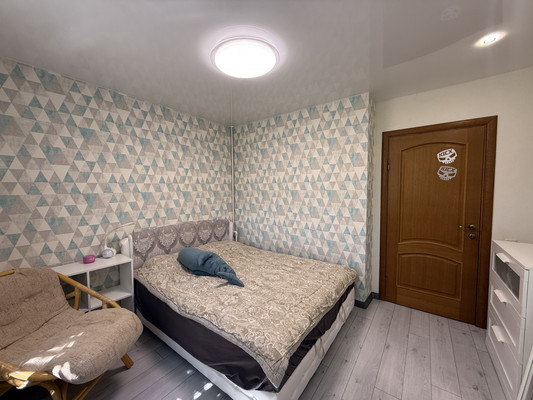 Продам трехкомнатную (3-комн.) квартиру, 1 Конной Армии ул, 11, Симферополь г