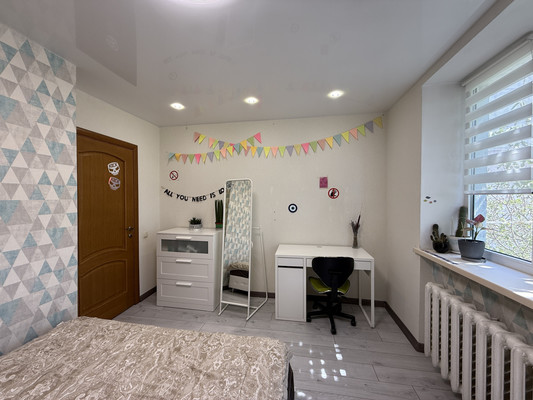 Продам трехкомнатную (3-комн.) квартиру, 1 Конной Армии ул, 11, Симферополь г