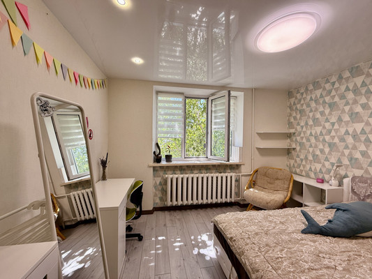 Продам трехкомнатную (3-комн.) квартиру, 1 Конной Армии ул, 11, Симферополь г