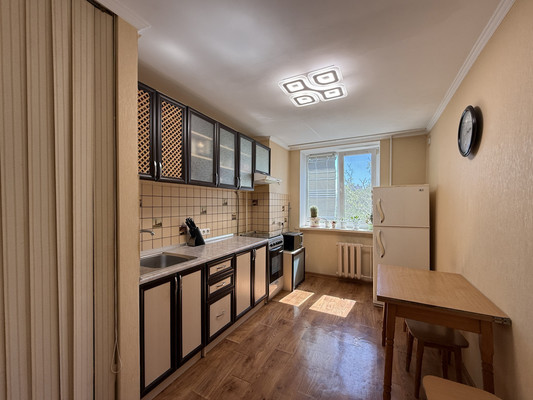 Продам трехкомнатную (3-комн.) квартиру, 1 Конной Армии ул, 11, Симферополь г