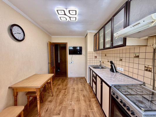 Продам трехкомнатную (3-комн.) квартиру, 1 Конной Армии ул, 11, Симферополь г