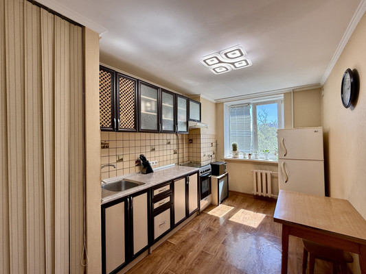 Продам трехкомнатную (3-комн.) квартиру, 1 Конной Армии ул, 11, Симферополь г