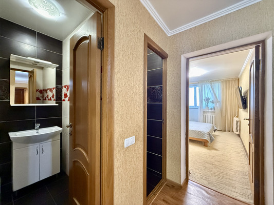 Продам трехкомнатную (3-комн.) квартиру, 1 Конной Армии ул, 11, Симферополь г