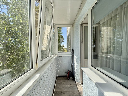 Продам трехкомнатную (3-комн.) квартиру, 1 Конной Армии ул, 11, Симферополь г