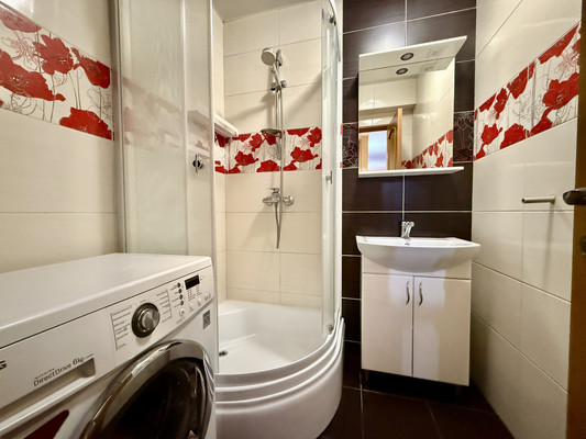 Продам трехкомнатную (3-комн.) квартиру, 1 Конной Армии ул, 11, Симферополь г