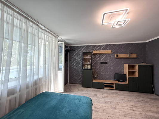 Продам трехкомнатную (3-комн.) квартиру, 1 Конной Армии ул, 11, Симферополь г