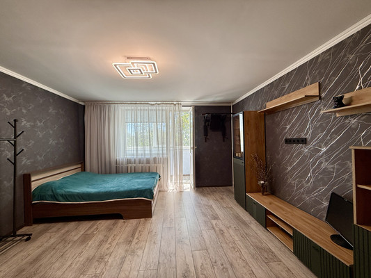 Продам трехкомнатную (3-комн.) квартиру, 1 Конной Армии ул, 11, Симферополь г