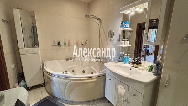Продам трехкомнатную (3-комн.) квартиру, Республиканская ул, 6, Санкт-Петербург г
