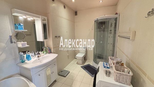 Продам трехкомнатную (3-комн.) квартиру, Республиканская ул, 6, Санкт-Петербург г