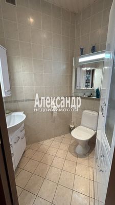 Продам трехкомнатную (3-комн.) квартиру, Республиканская ул, 6, Санкт-Петербург г