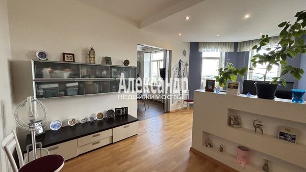 Продам трехкомнатную (3-комн.) квартиру, Республиканская ул, 6, Санкт-Петербург г