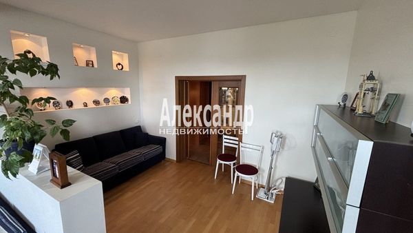 Продам трехкомнатную (3-комн.) квартиру, Республиканская ул, 6, Санкт-Петербург г