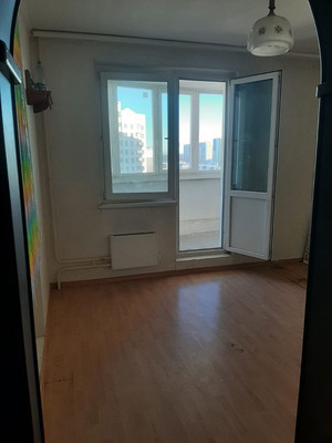 Продам трехкомнатную (3-комн.) квартиру, Новое ш, 3, Дрожжино рп