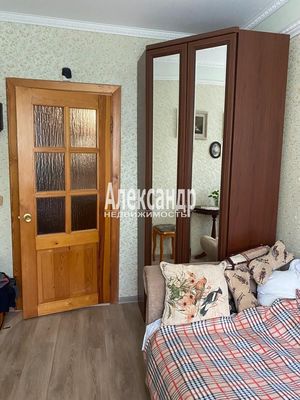 Продам трехкомнатную (3-комн.) квартиру, Колпинская ул, 131, Колпино г
