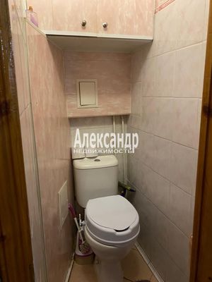 Продам трехкомнатную (3-комн.) квартиру, Колпинская ул, 131, Колпино г