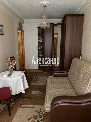 Продам трехкомнатную (3-комн.) квартиру, Колпинская ул, 131, Колпино г