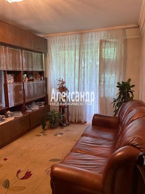 Продам трехкомнатную (3-комн.) квартиру, Колпинская ул, 131, Колпино г