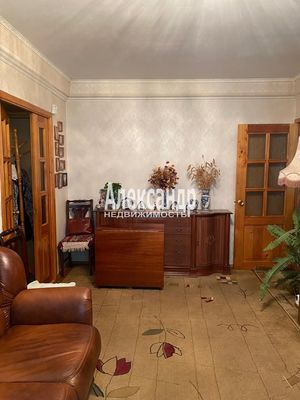 Продам трехкомнатную (3-комн.) квартиру, Колпинская ул, 131, Колпино г