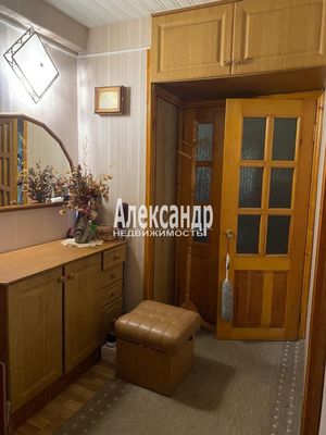 Продам трехкомнатную (3-комн.) квартиру, Колпинская ул, 131, Колпино г