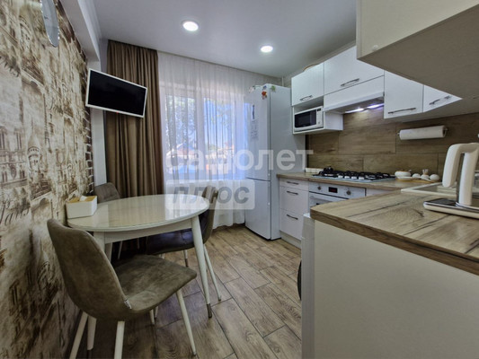 Продам двухкомнатную (2-комн.) квартиру, Краснодарская ул, 240, Славянск-на-Кубани г