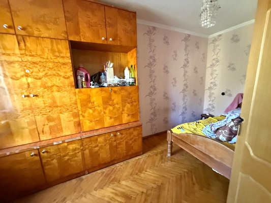Продам трехкомнатную (3-комн.) квартиру, Кооперативная ул, 6, Апшеронск г