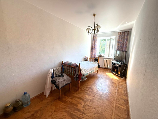 Продам трехкомнатную (3-комн.) квартиру, Кооперативная ул, 6, Апшеронск г