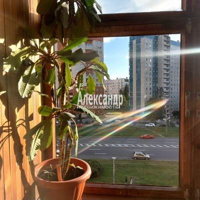 Продам трехкомнатную (3-комн.) квартиру, Комендантский пр-кт, 35к1, Санкт-Петербург г
