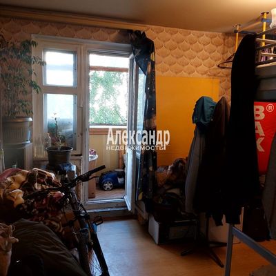 Продам трехкомнатную (3-комн.) квартиру, Комендантский пр-кт, 35к1, Санкт-Петербург г