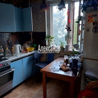 Продам трехкомнатную (3-комн.) квартиру, Комендантский пр-кт, 35к1, Санкт-Петербург г