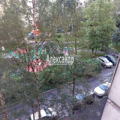 Продам трехкомнатную (3-комн.) квартиру, Комендантский пр-кт, 35к1, Санкт-Петербург г