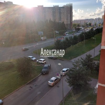 Продам трехкомнатную (3-комн.) квартиру, Комендантский пр-кт, 35к1, Санкт-Петербург г