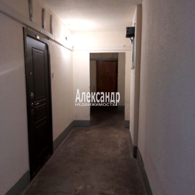 Продам трехкомнатную (3-комн.) квартиру, Комендантский пр-кт, 35к1, Санкт-Петербург г