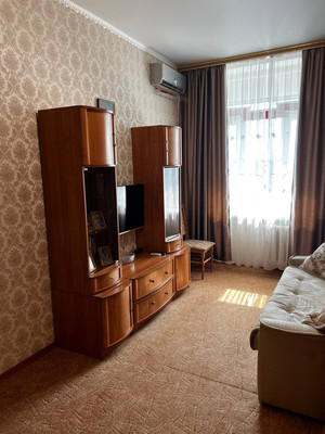 Продам однокомнатную (1-комн.) квартиру, Лизы Чайкиной ул, 13/166, Симферополь г