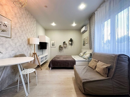 Продам трехкомнатную (3-комн.) квартиру, Конгрессная ул, 21, Краснодар г