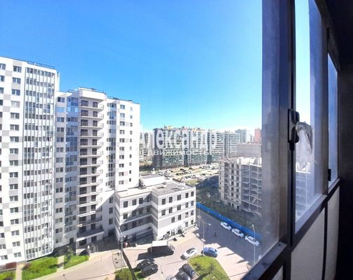 Продам однокомнатную (1-комн.) квартиру, Воронцовский б-р, 21к2, Мурино п