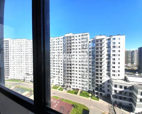 Продам однокомнатную (1-комн.) квартиру, Воронцовский б-р, 21к2, Мурино п