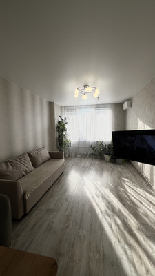 Продам двухкомнатную (2-комн.) квартиру, Радужная ул, 6к2, Видное г