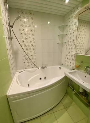Продам трехкомнатную (3-комн.) квартиру, Карташихина ул, 19, Санкт-Петербург г