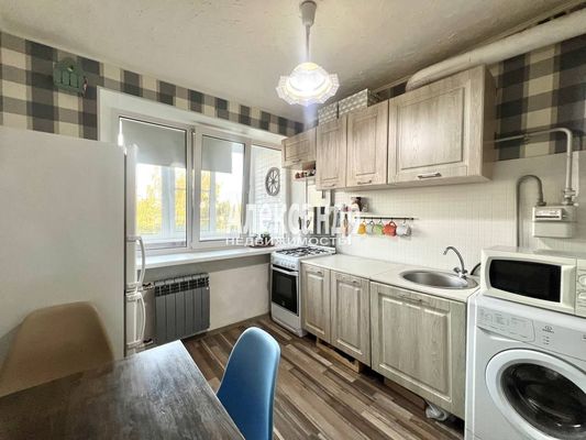 Продам однокомнатную (1-комн.) квартиру, Связи ул, 8, Всеволожск г