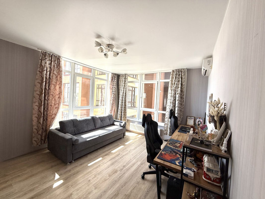 Продам однокомнатную (1-комн.) квартиру, Крымской весны ул, 1к2, Мирное с