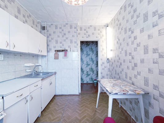 Продам трехкомнатную (3-комн.) квартиру, Д мкр, 31, Новомичуринск г