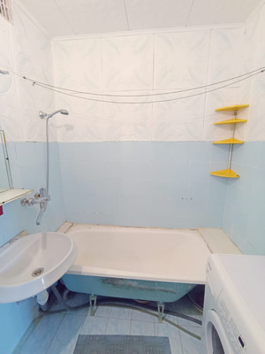 Продам трехкомнатную (3-комн.) квартиру, Д мкр, 31, Новомичуринск г