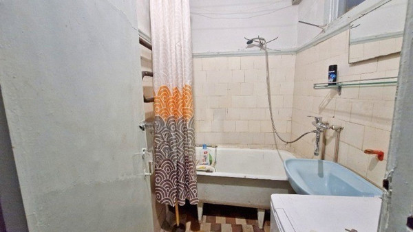 Продам двухкомнатную (2-комн.) квартиру, Острогожская ул, 67, Воронеж г