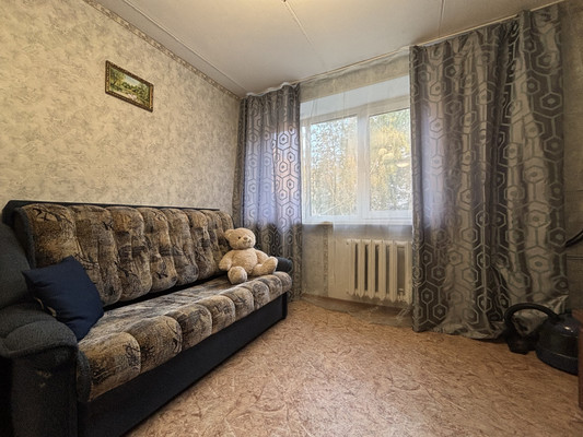 Продам комнату в 8-комн. квартире, Беринга ул, 32к2, Санкт-Петербург г