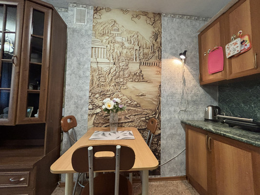 Продам комнату в 8-комн. квартире, Беринга ул, 32к2, Санкт-Петербург г