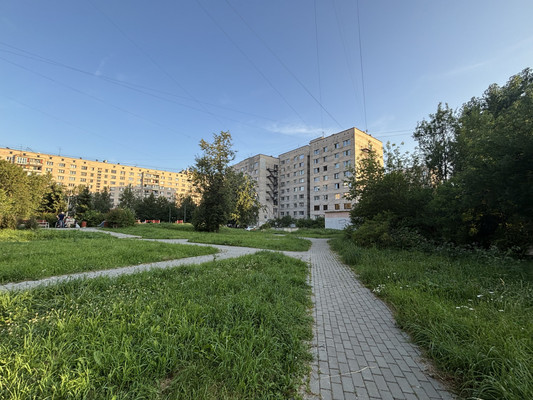 Продам комнату в 8-комн. квартире, Беринга ул, 32к2, Санкт-Петербург г
