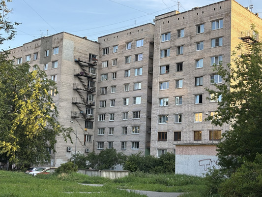 Продам комнату в 8-комн. квартире, Беринга ул, 32к2, Санкт-Петербург г