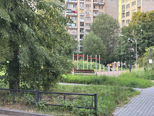 Продам комнату в 8-комн. квартире, Беринга ул, 32к2, Санкт-Петербург г